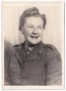 photo of a female member of the Australian military, Second World War