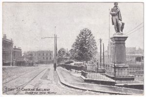 Postcard, with a photo of Sturt Street, in Ballarat (Victoria), showing a statue of Robert Burns (1906)