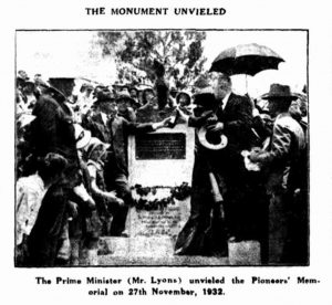 The monument unveiled (the Pioneers’ Memorial, Gundagai), 27 November, 1932