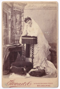 Cabinet card, with a photograph of a man/woman, from the late 19th century