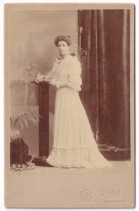 Cabinet card, with a photograph of a woman, from the late 19th century
